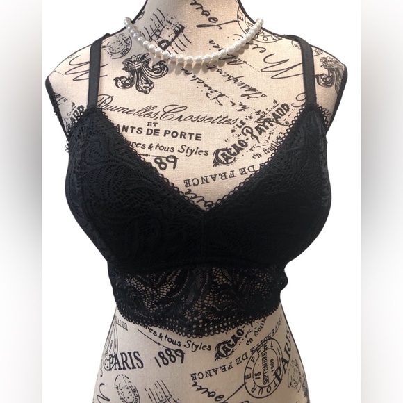 Auden Womens Elegant Black Lace Bralette lightly lined removable pads Crossover - Picture 1 of 5